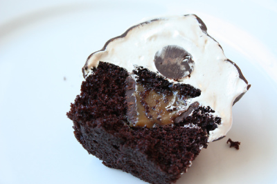 My take on Hi-Hat Cupcakes...affordable decadence, inaguration cupcakes...all wrapped into one :) Chocolate cake, filled with chocolate ganache, salted caramel (for the new prez), topped with a dark c…