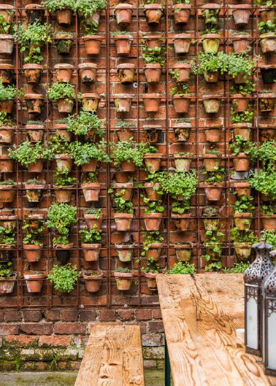 love this terracotta garden wall <3