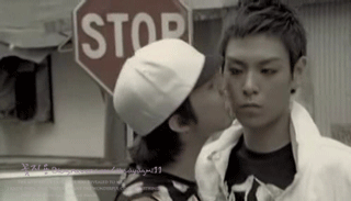 #TG# 连在一起看不论看几遍总是能让我掀桌......分分钟就是【kiss】的错觉.......不过......有的好像不是错觉？ [GIF]