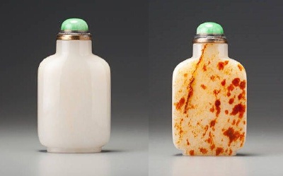 White and russet nephrite snuff bottle, 1740-1850