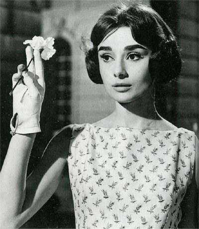 奥黛丽·凯瑟琳·范·赫姆斯特拉·赫本-鲁斯顿（Audrey Kathleen van Heemstra Hepburn-Ruston）