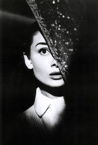 奥黛丽·凯瑟琳·范·赫姆斯特拉·赫本-鲁斯顿（Audrey Kathleen van Heemstra Hepburn-Ruston）