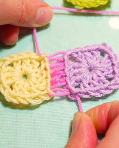 Invisible stitch to join crochet blocks tutorial