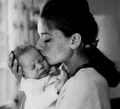 奥黛丽·赫本（Audrey Hepburn）小毛孩当妈妈了