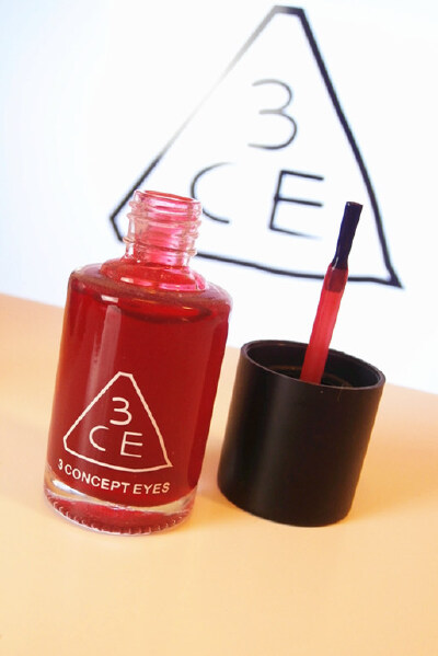 3CE 染色唇彩｜液体腮红（绝对不脱妆，没妆感！在韩国卖疯了， 不愧是韩国销量最好的一款染色唇彩~纯水质不油腻，非常清爽的，哪怕吃东西喝饮料都感觉不到自己是涂了什么，不用担心出去喝东西将唇印沾到杯子上的尴尬…