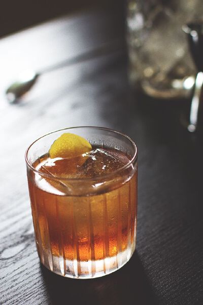 Old Fashioned Cocktail // HonestlyYUM