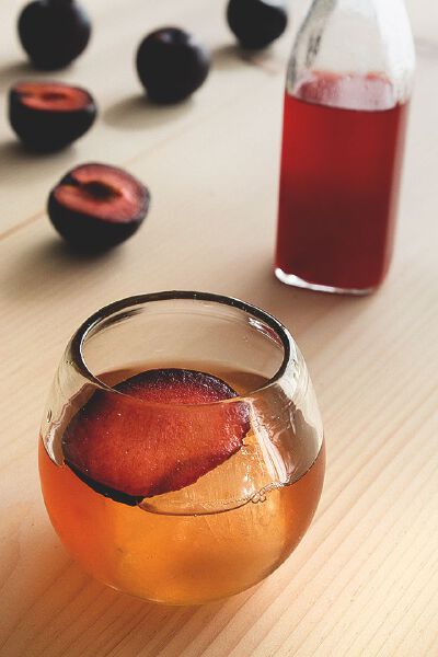 Plum Shrub Cocktail // HonestlyYUM