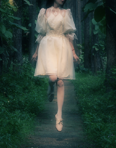 店主收藏欣赏 fairy古董婚纱礼服 很貌美的一款~~
