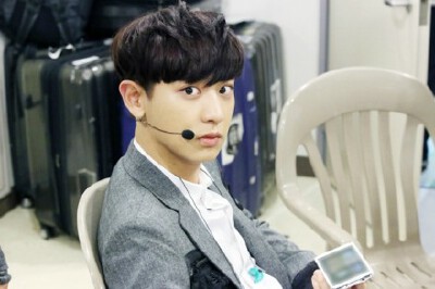 #为你燃烧朴灿烈#【SMTOWN】140614 官网staff dairy区 图片更新1P 原图戳→【http://t.cn/RvKk0sC】
