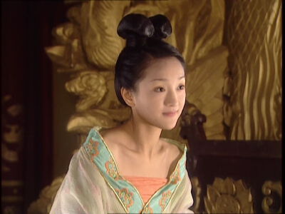 俏丽若三春之桃，清素若九秋之菊