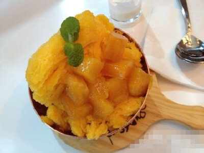  #寻找韩食之路#雪白的冰沙上摆放满满的新鲜芒果粒，这样你就满足了吗？！NONONO，芒果冰沙的真谛应该是“连心儿都十分芒”！利泰院的这家Passion5 就一芒到底，连冰沙都是芒果冰刨出来的！吃上一口，满嘴芒果香浓。…