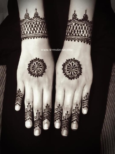 Simple henna design. Inspired.
