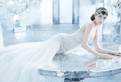Lazaro 2014秋冬婚纱，在如梦似幻的轻纱之中，一场梦境般的演绎。