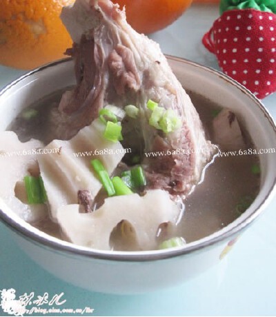 棒骨炖藕汤的做法 工 艺：炖口 味：咸鲜味难 度：初级入门人 数：3准备时间：5分钟烹饪时间：&amp;lt;90分钟 棒骨炖藕汤的主料：猪大骨头1根 棒骨炖藕汤的辅料：藕1节、食盐适量、醋适量、姜适量、蒜适量、花椒适量…