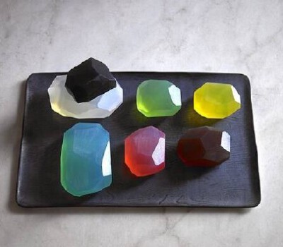 pelle soap stones