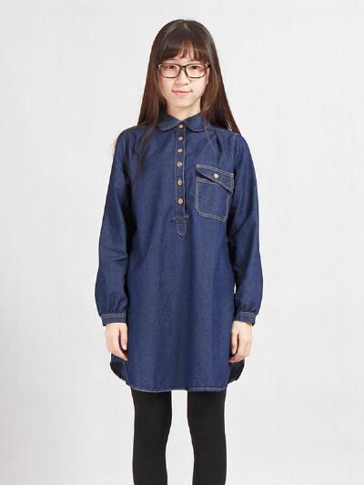娃娃领让牛仔衬衫也很可爱，再加上一双可爱的鞋子~萌萌哒