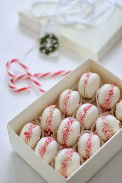 Candy cane macarons