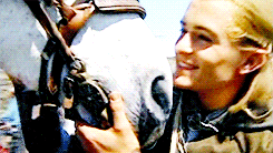 #Legolas# #Orlando Bloom# 这组简直太...治愈了...最后一张QAQ 马儿你还好么... థ౪థ O网页链接