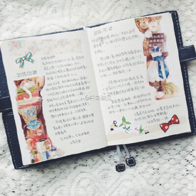 龙门古镇玩回来～再来发一弹好辣。前一本手帐一直懒得拍，今天一看觉得之前的字写得好整齐…#what's in my notebook##边框装饰idea#有的半框有的无框感觉都蛮舒服的，b6大小果然最合适手帐了不大不小还可以留白可惜…