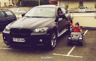 现在如果不努力，将来怎么带儿子去装逼