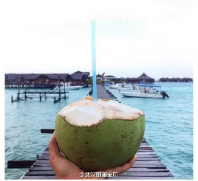 #摄影课堂# 【创意旅行照-美食篇】一般人出去旅游可能会拍风景拍人物，但是拍当地的好吃哒，也很有意思啦，吃货的旅行也很美，go