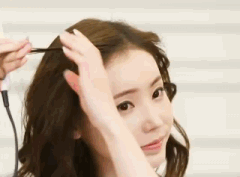#hairstyle# 教你扎出减龄感的蓬松丸子头。