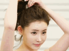#hairstyle# 教你扎出减龄感的蓬松丸子头。