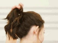 #hairstyle# 教你扎出减龄感的蓬松丸子头。