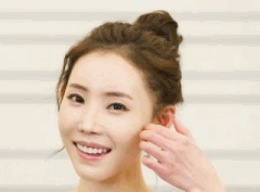 #hairstyle# 教你扎出减龄感的蓬松丸子头。