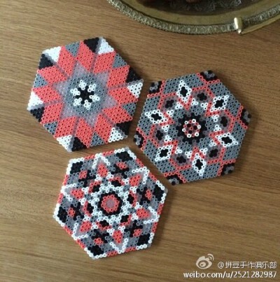有时候，不需要图形设计，纹样设计一样美爆了！#手工定制##拼拼豆豆##像素艺术##PERLER BEADS#