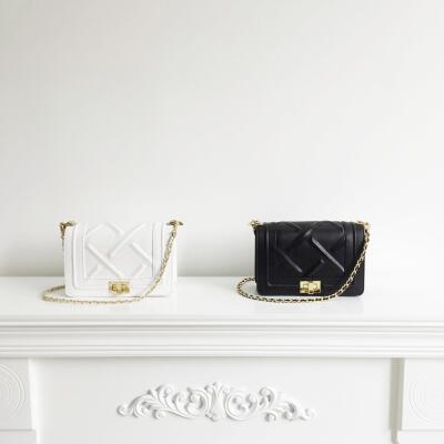 CHOC LEE BOUTIQUE：WINK 牛皮定型小挎包