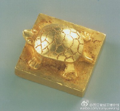 #《汉武盛世》展#6月23日至10月5日，《汉武盛世：帝国的巩固和对外交流》展在香港历史博物馆，展出文物由全国14个省36家文博单位精心挑选出162组（件）珍贵文物组成，西汉南越王博物馆的五件精品文物包括其中：“文…