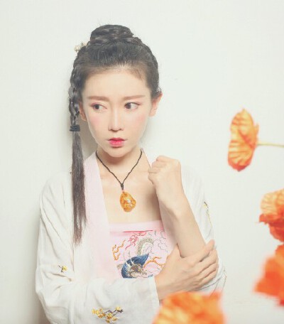 给你十块钱，帮我打她～