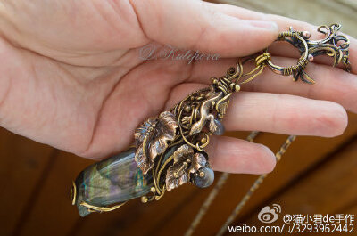 #猫小君de图片分享# 金属绕线与金工结合的手作作者Digi-Key Electronics 对于这个我只能说，哇~~~再跪。个人风格非常明显的~~