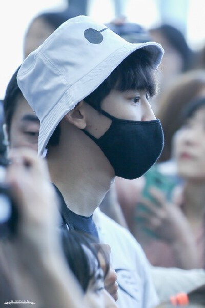 EXO 朴灿烈 大白的帽子！萌！ 香港机场 150818