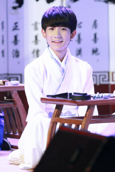 #我只是单纯想炫耀王源# 我只是单纯想跟上@TFBOYS-王源 发微博的频率