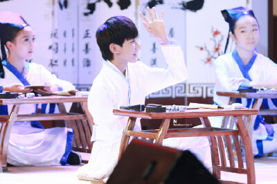 151004 @TFBOYS-王源 急需一些粉红屁！