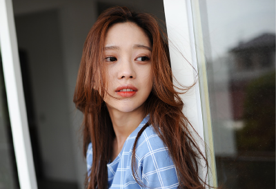 朴瑟 淑女风中分长卷发