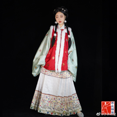 【子衣明堂】明制.回纹多宝.交领大襟琵琶袖短袄