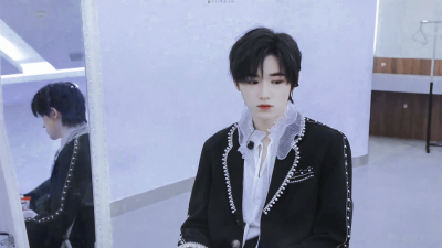 宋亚轩
cr.logo