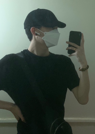 来自直男的九张自拍。
