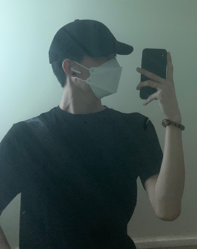 来自直男的九张自拍。