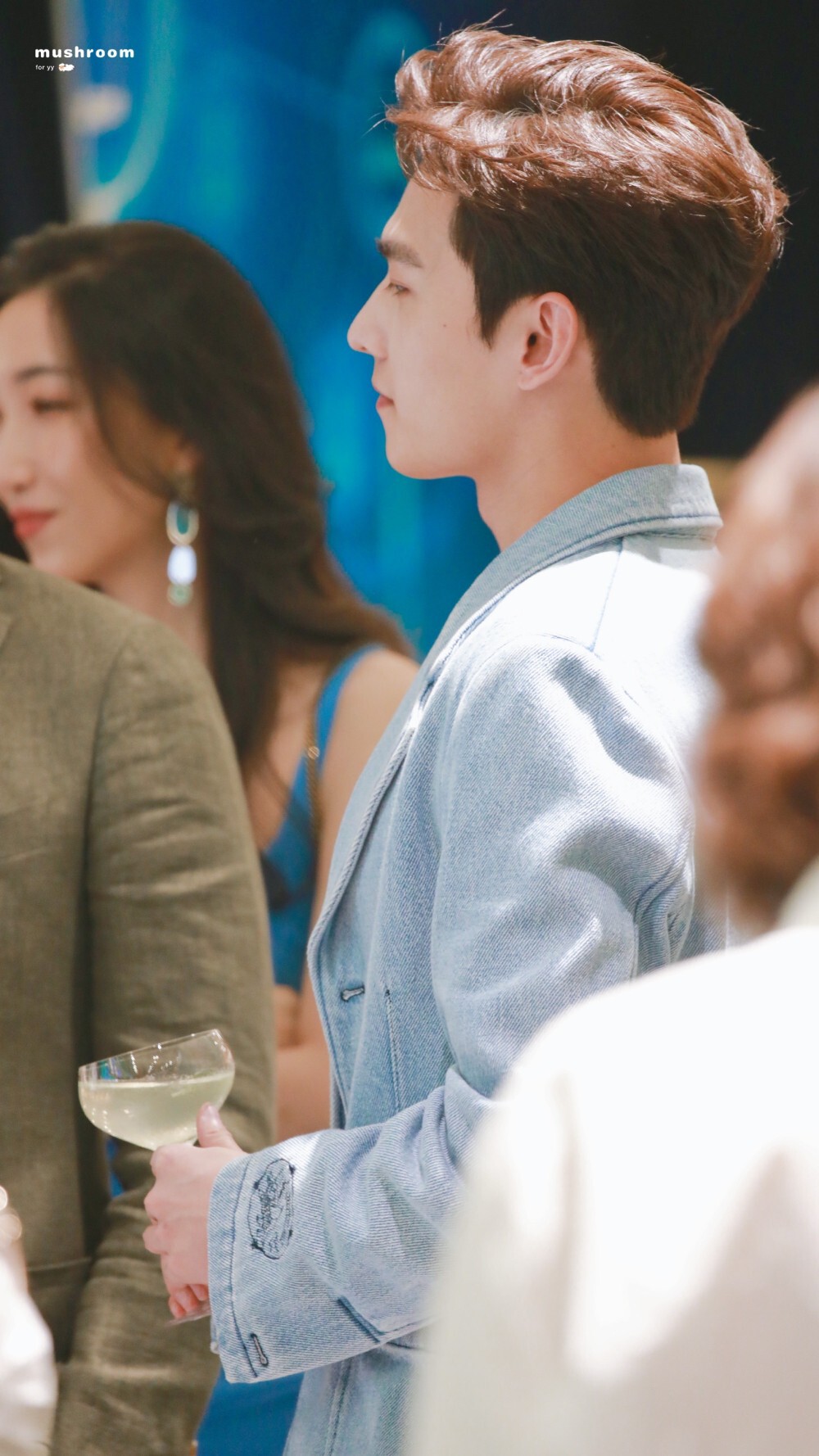 杨洋
