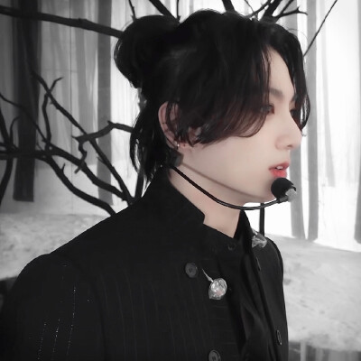 
LAUREL·REN AND JUNGKOOK.
