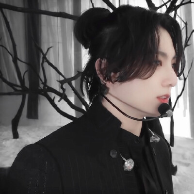 
LAUREL·REN AND JUNGKOOK.
