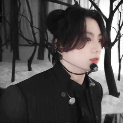 
LAUREL·REN AND JUNGKOOK.
