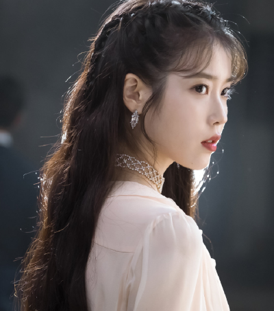 IU