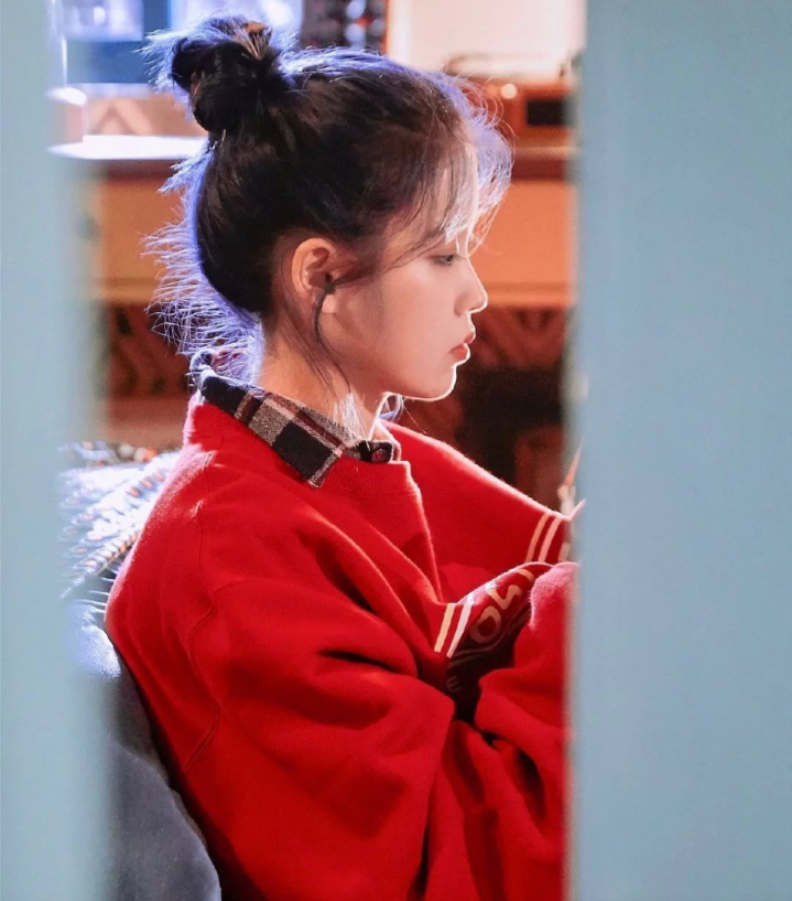 IU