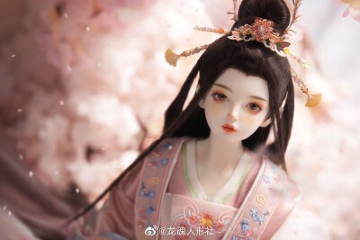龙魂人形社， 女夷