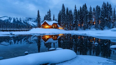 Mac唯美的翡翠湖小屋高清动态壁纸